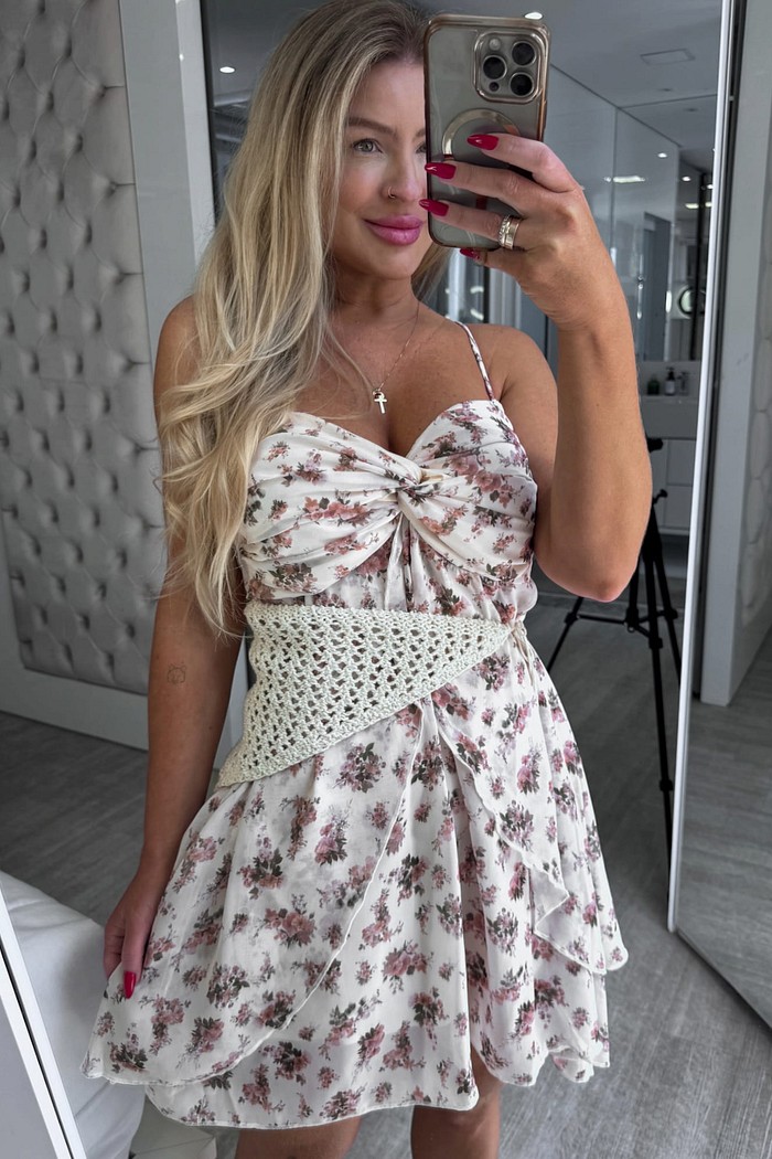 Vestido curto de alcinha soltinho Mikaelly