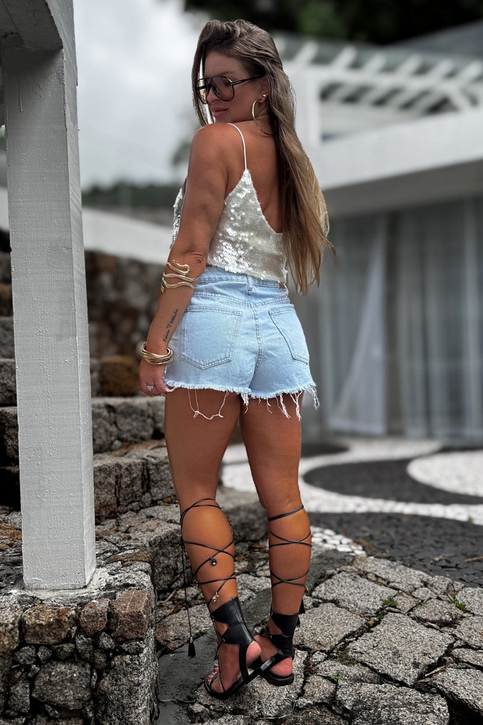 Cropped alcinha com aplicações de paetê