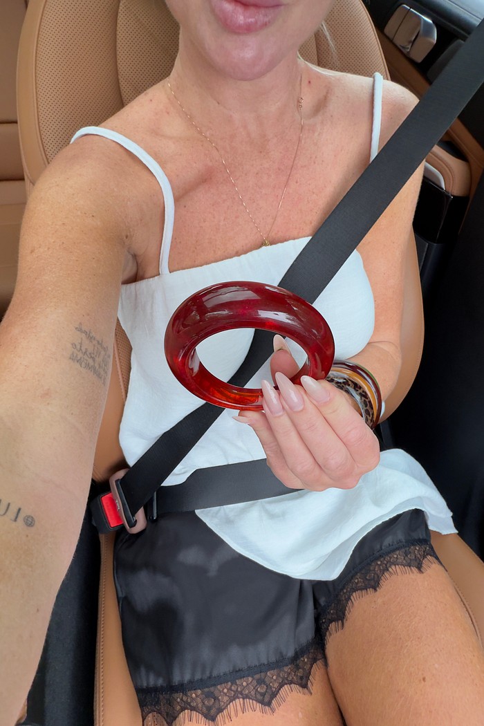 Bracelete acrílico vermelho largo