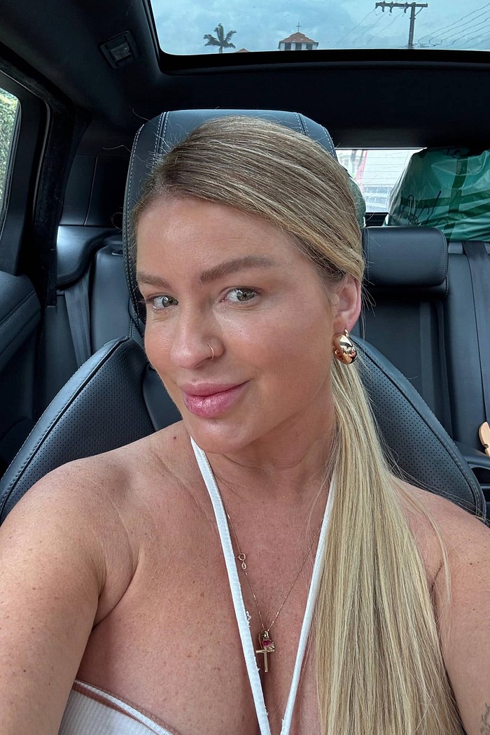 Brinco meia argola dourado