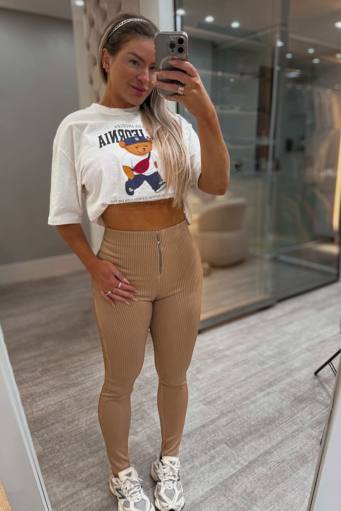 Calça montaria canelada com detalhe no zíper Taise