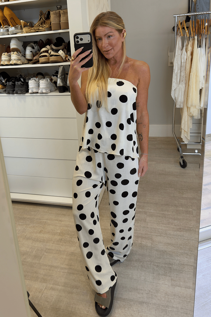 Conjunto em linho calça pantalona e blusa alcinha estampa de Poá