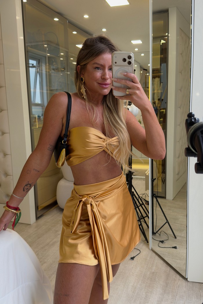 Saia curta transpassada Dourada