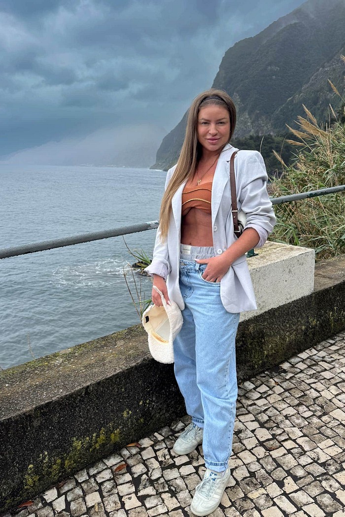 Blazer alongado de linho cinza claro