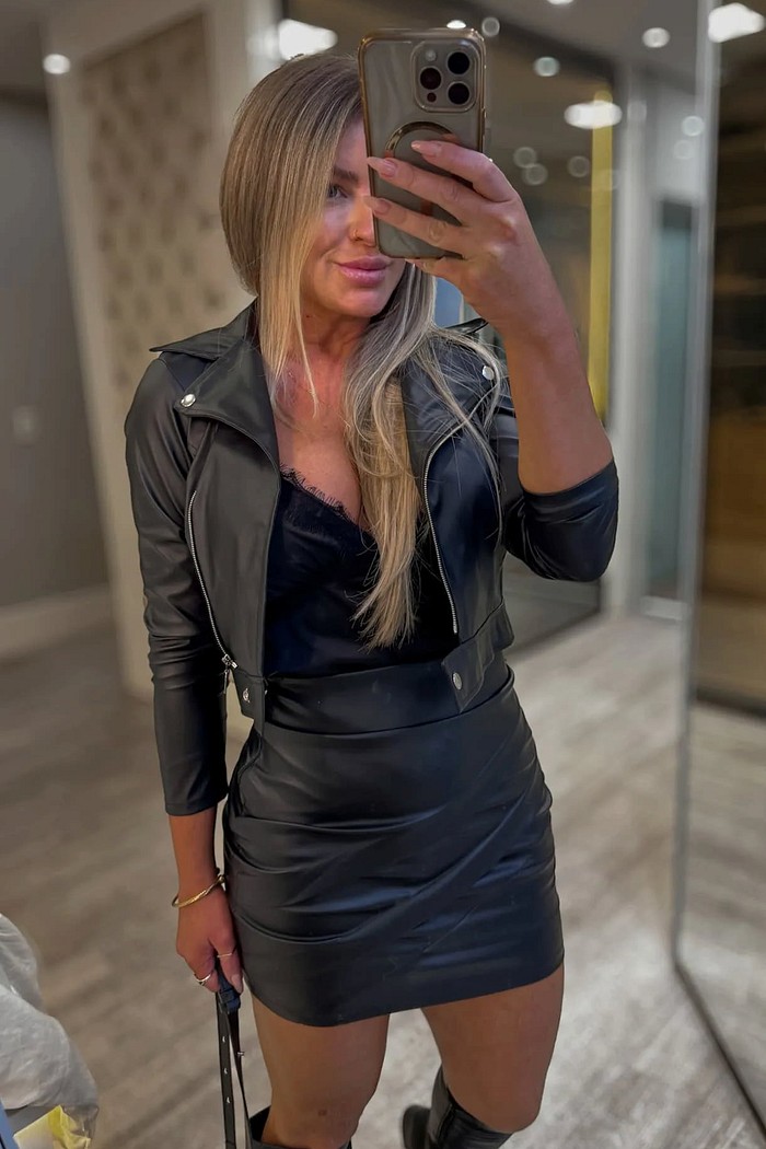 Blusa regata de Cetim com detalhes em renda