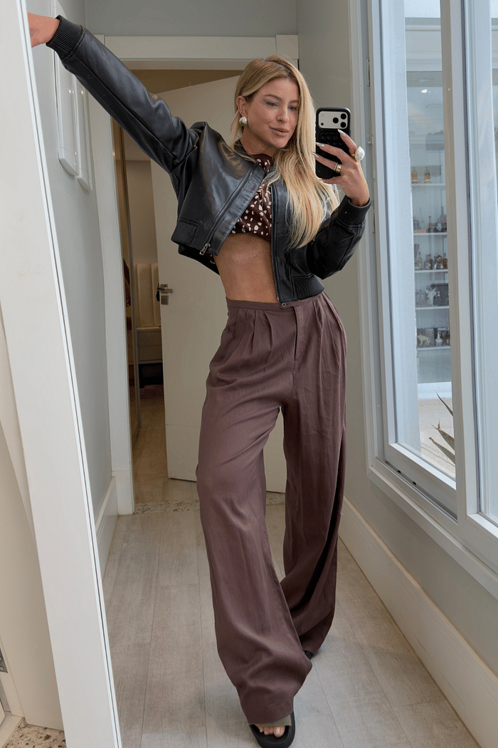 Calça com pregas em viscolinho Luana