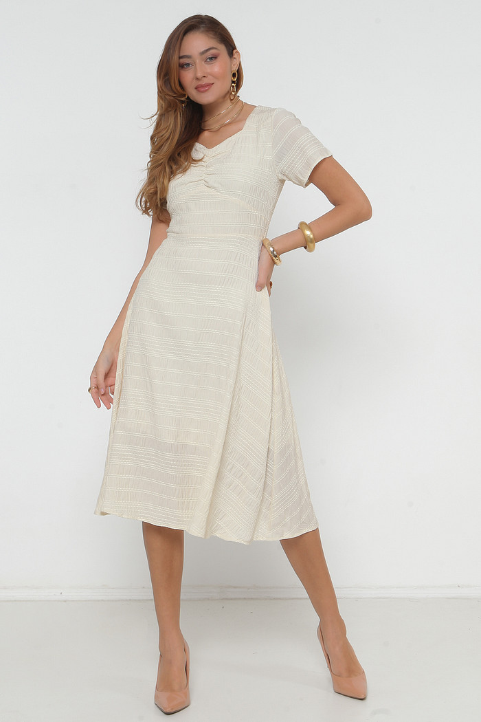 Vestido Midi com Franzido no Busto