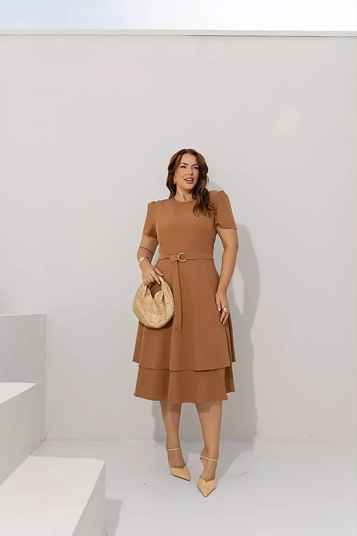 Vestido Midi Liso com Babado