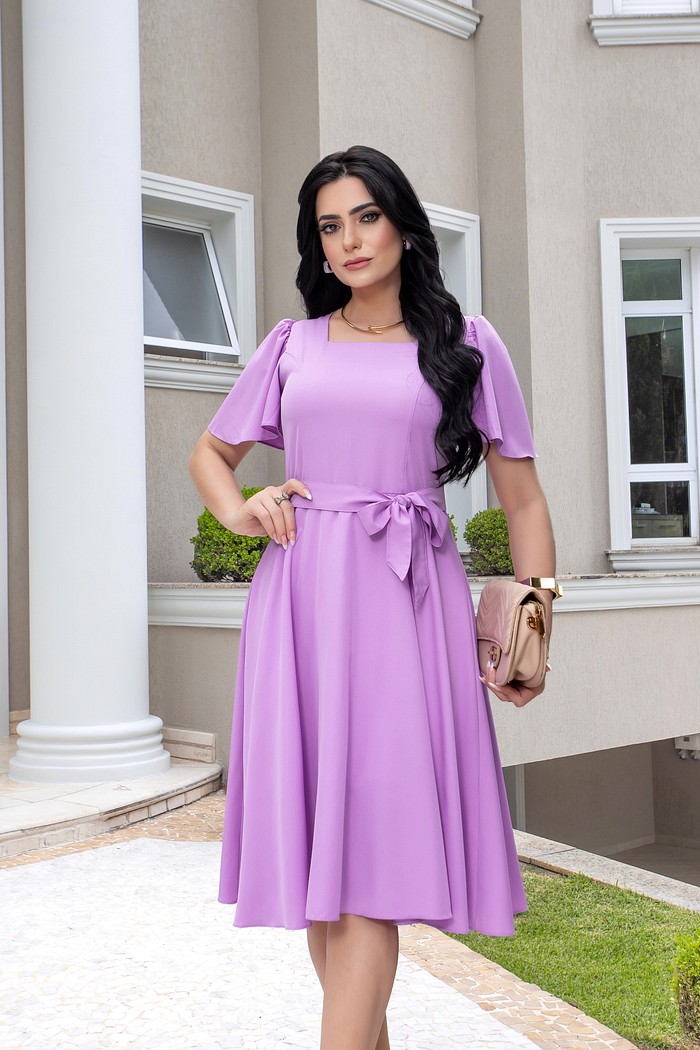 Vestido Evasê Acinturado com Manga Flare