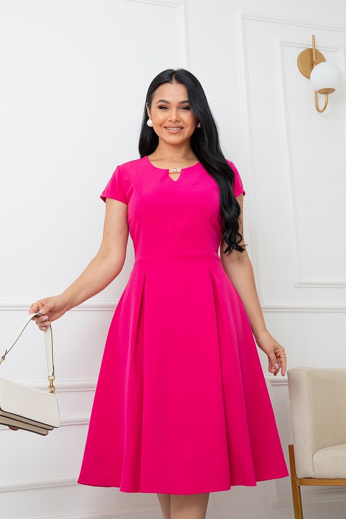 Vestido Midi Liso Com Pregas e Manga Curta