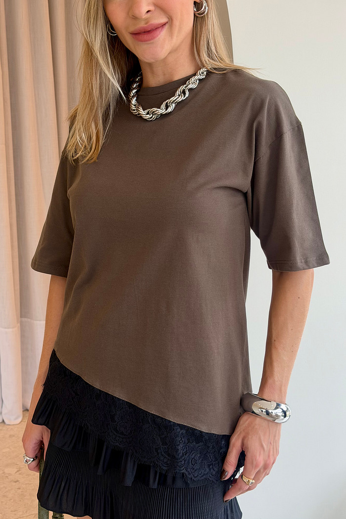 T-Shirt com Renda Kefera