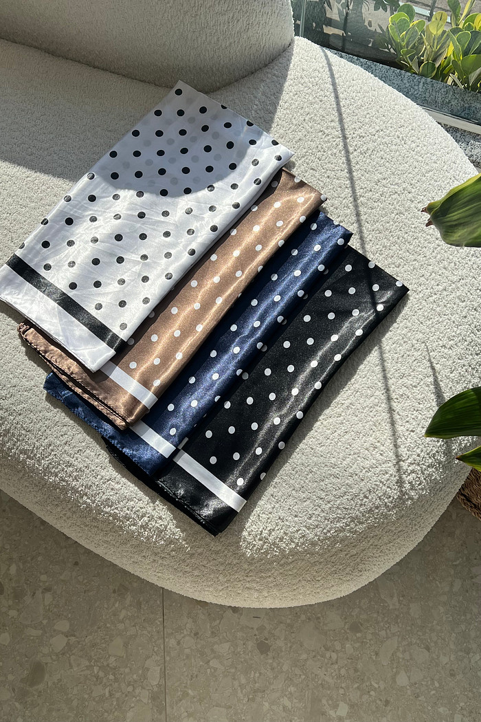 Lenço Acetinado Poa