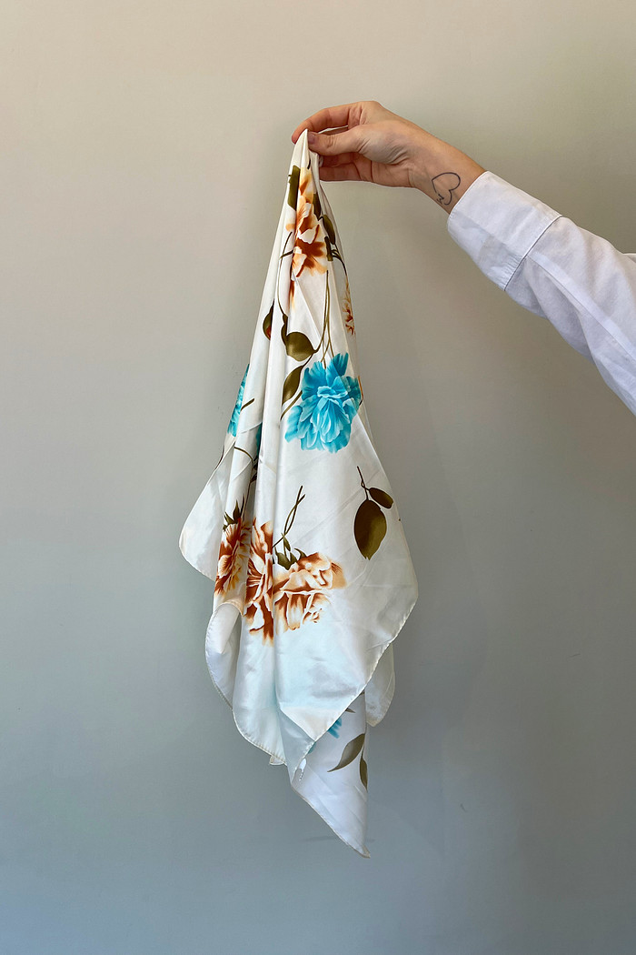 Lenço Acetinado Flower