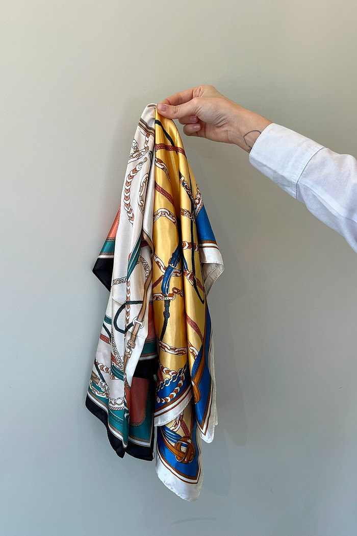 Lenço Acetinado Correntes