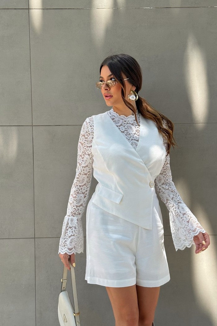 Blusa de renda manga flare branca