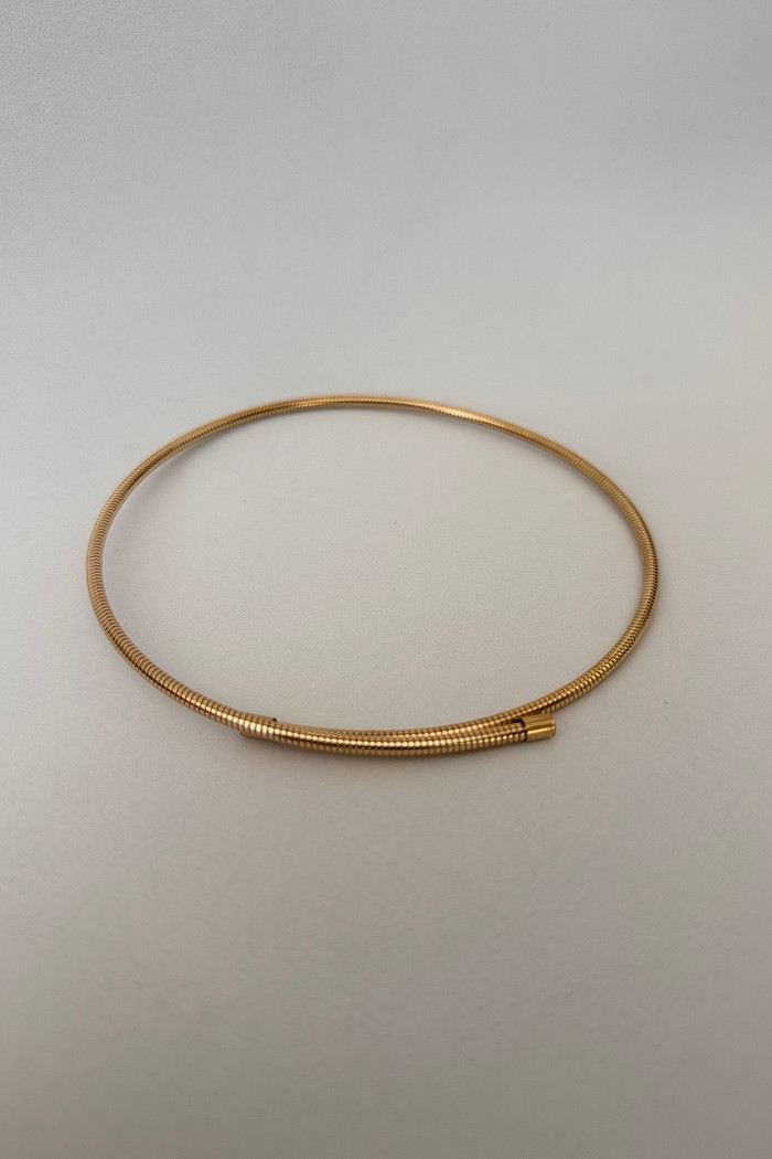 Colar choker tubular dourado