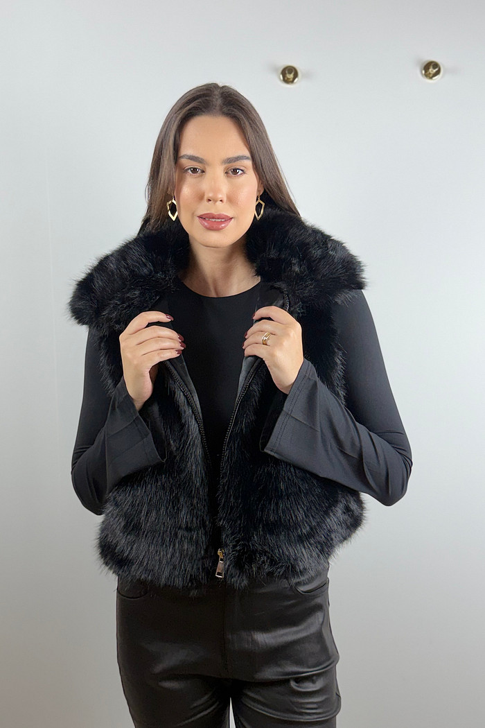 Colete de pelo com bolsos preto