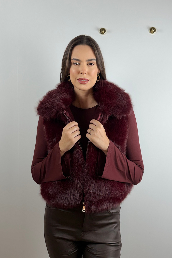 Colete de pelo com bolsos vinho