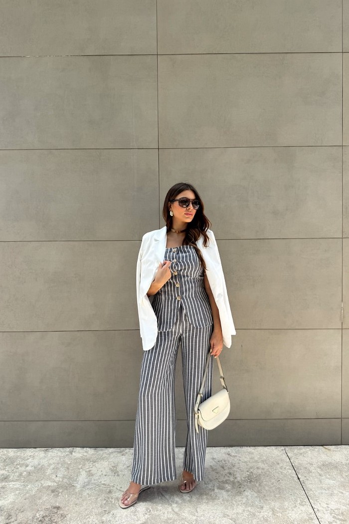 Conjunto listrado tomara que caia e calça cinza