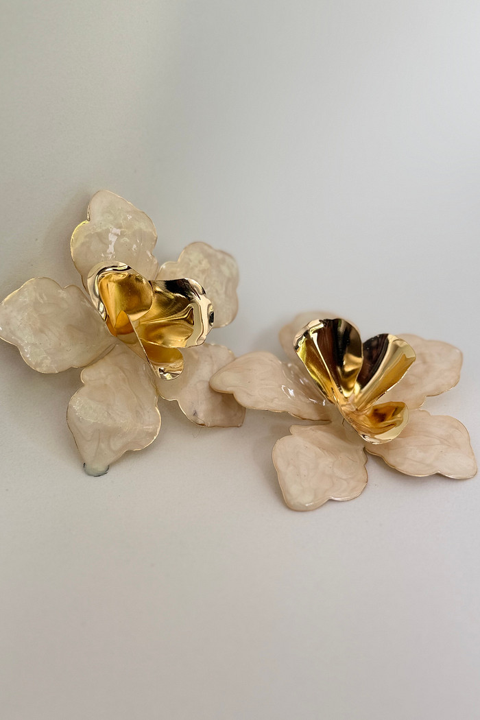 Brinco resinado de flor