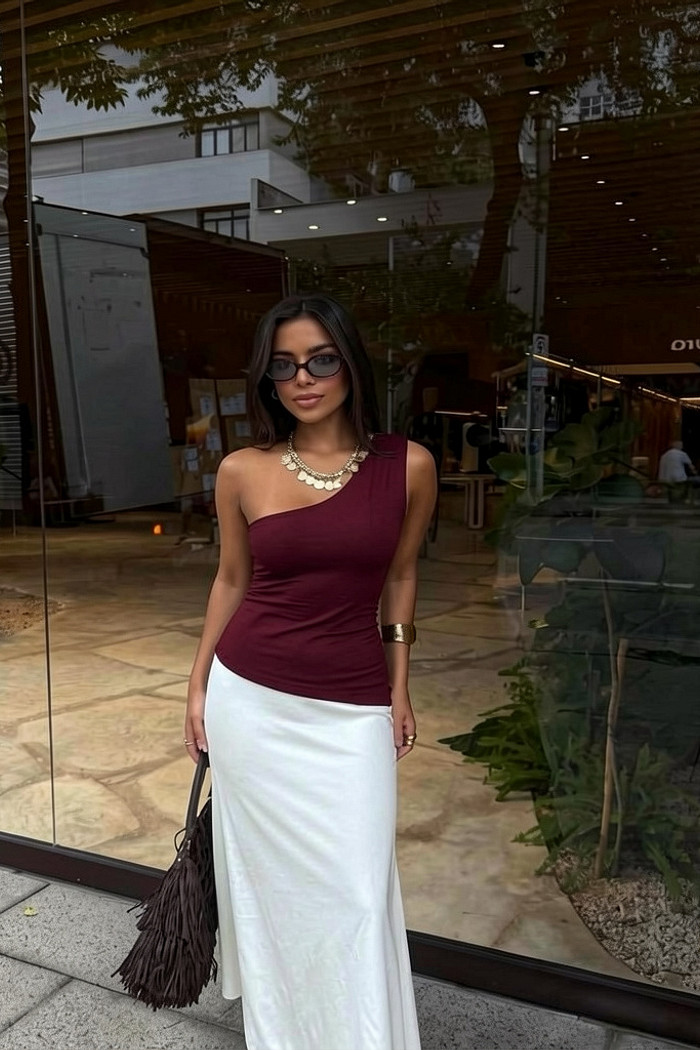 Blusa de um ombro só em poliamida vinho