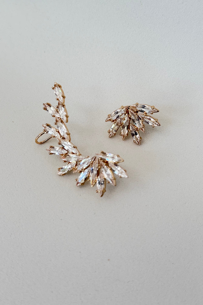 Brinco ear cuff cravejado dourado