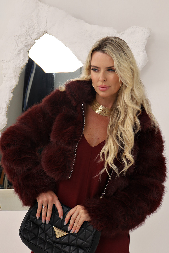 Casaco de pelo curto vinho