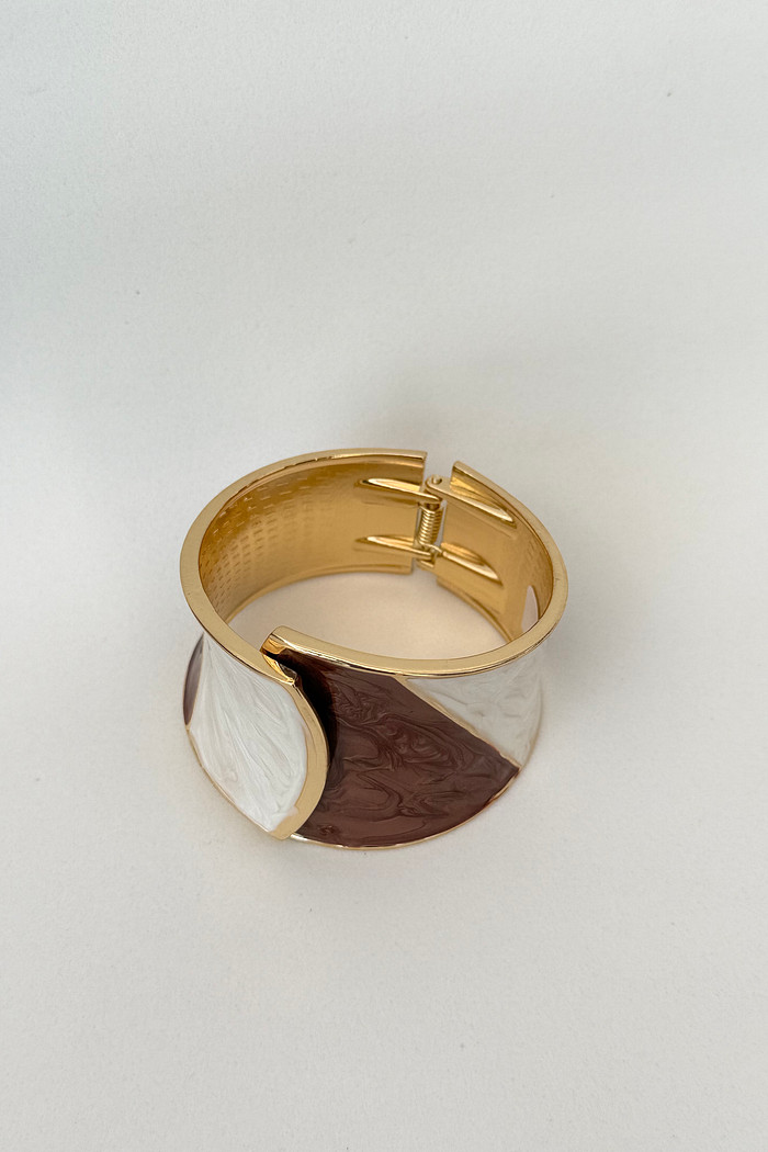 Bracelete marrom e off white resinado