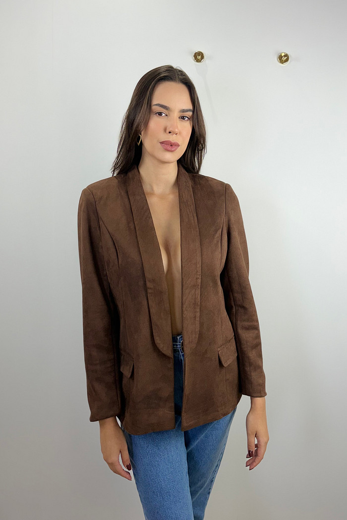 Blazer em suede lapela ampla marrom