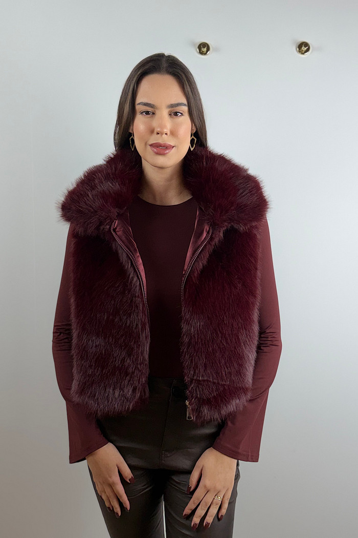 Colete de pelo com bolsos vinho