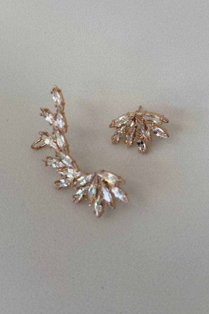 Brinco ear cuff cravejado dourado