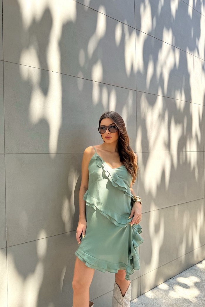 Vestido curto com babados verde