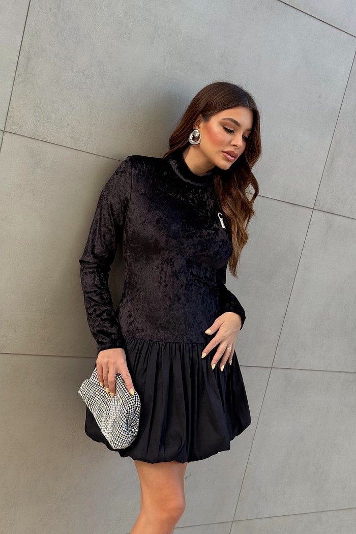 Vestido balonê preto em veludo