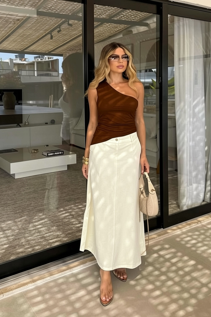 Blusa de um ombro só em poliamida marrom