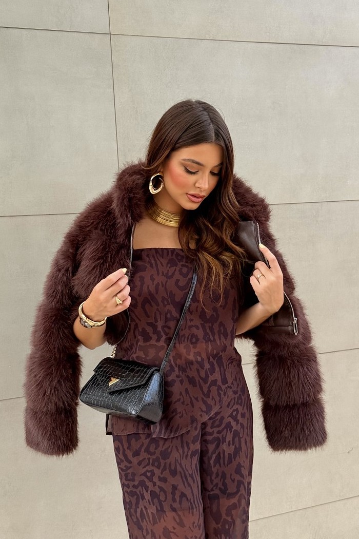 Casaco de pelo curto marrom