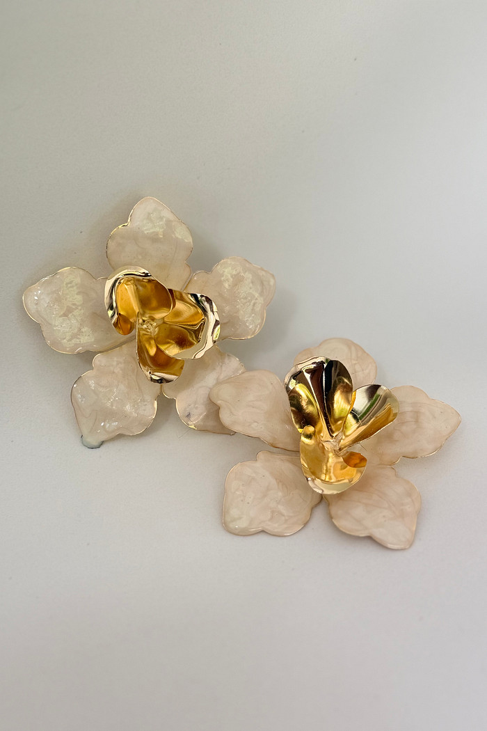 Brinco resinado de flor