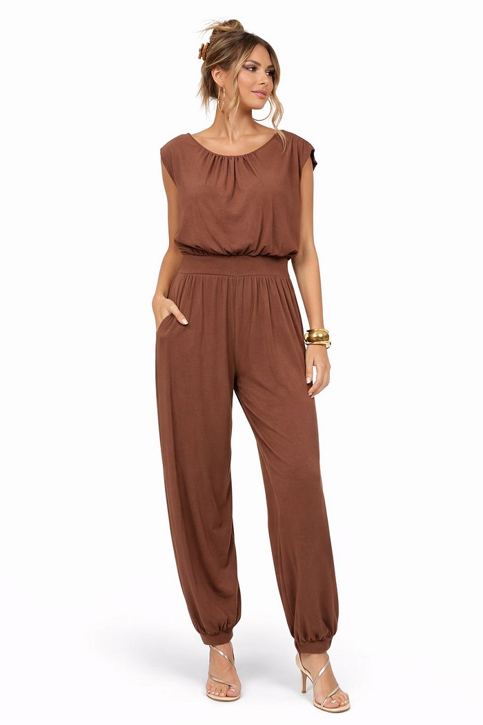 Macacão em algodão com ombreiras e calça aladim marrom