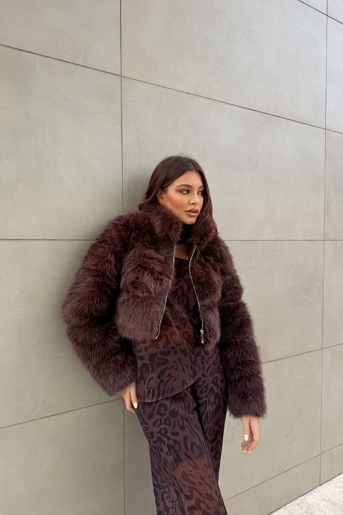 Casaco de pelo curto marrom