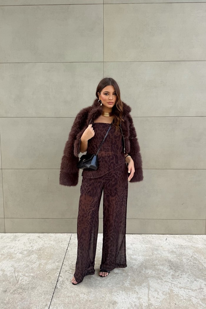 Calça de crepe com estampa de onça marrom