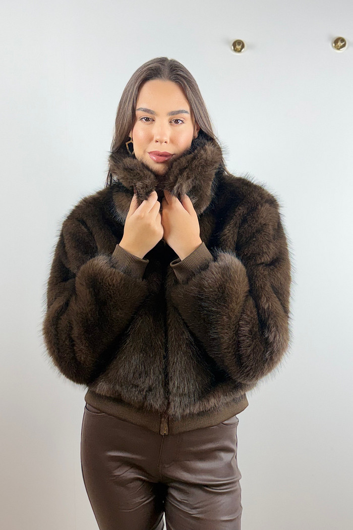 Casaco de pelo com bolsos marrom