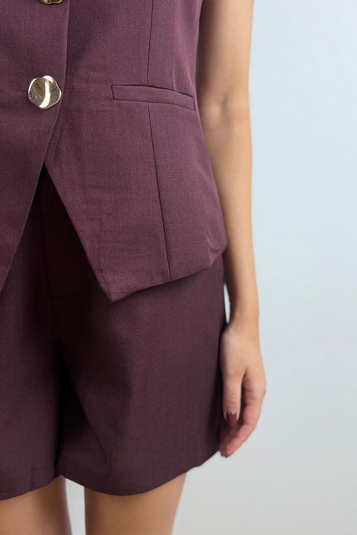 Conjunto colete e shorts alfaiataria uva