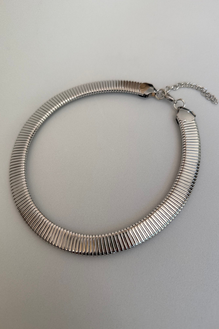 Colar coker tubular dourado