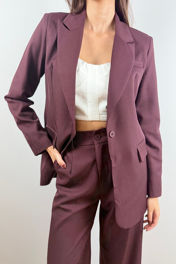 Conjunto blazer e calça alfaiataria uva