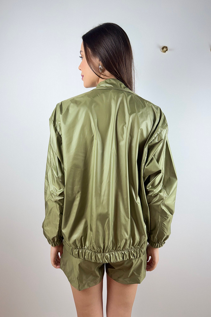 Conjunto jaqueta bomber e short verde