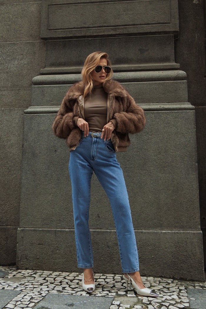 Calça jeans reta com cinto