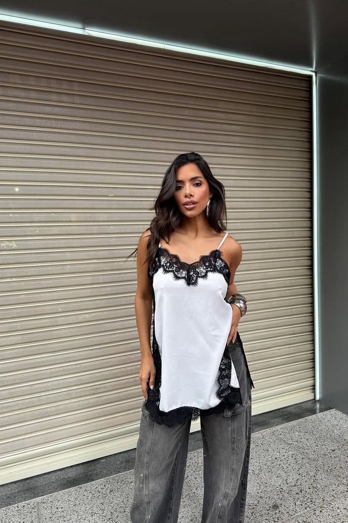 Regata cetim com detalhe em renda branco