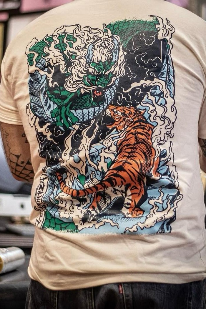 CAMISETA TIGRE E O DRAGÃO