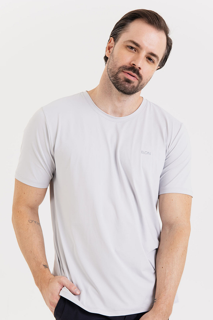 Camiseta masculina cinza lunar com tecnologia antiodor e secagem rápida para treino, casual e dia a dia – B.ON AIR