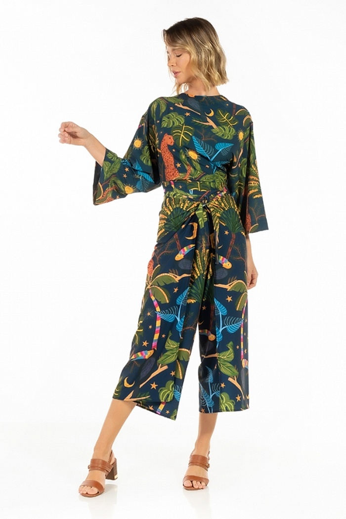 Calça Transpassada Onça Tucano Folhagens Céu