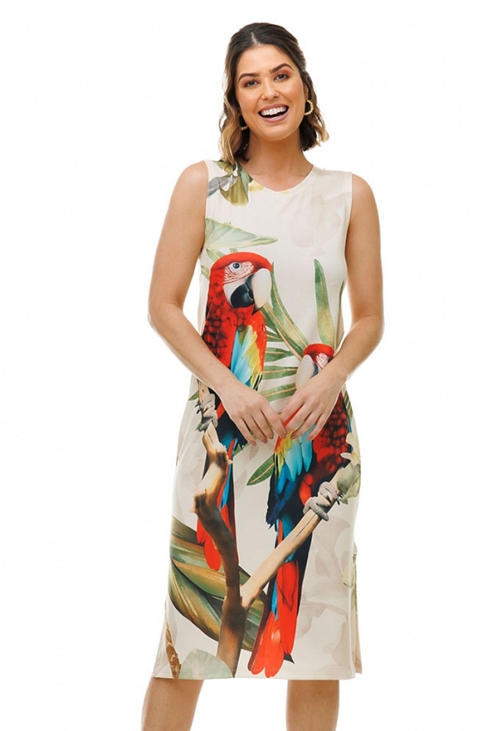 Vestido Estampado Clássico Midi Araras Vermelhas, Folhagens em Fundo Bege